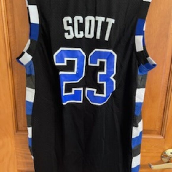 ONE TREE HILL - HALLOWEEN JERSEY - NEVER WORN - Picture 2 of 2